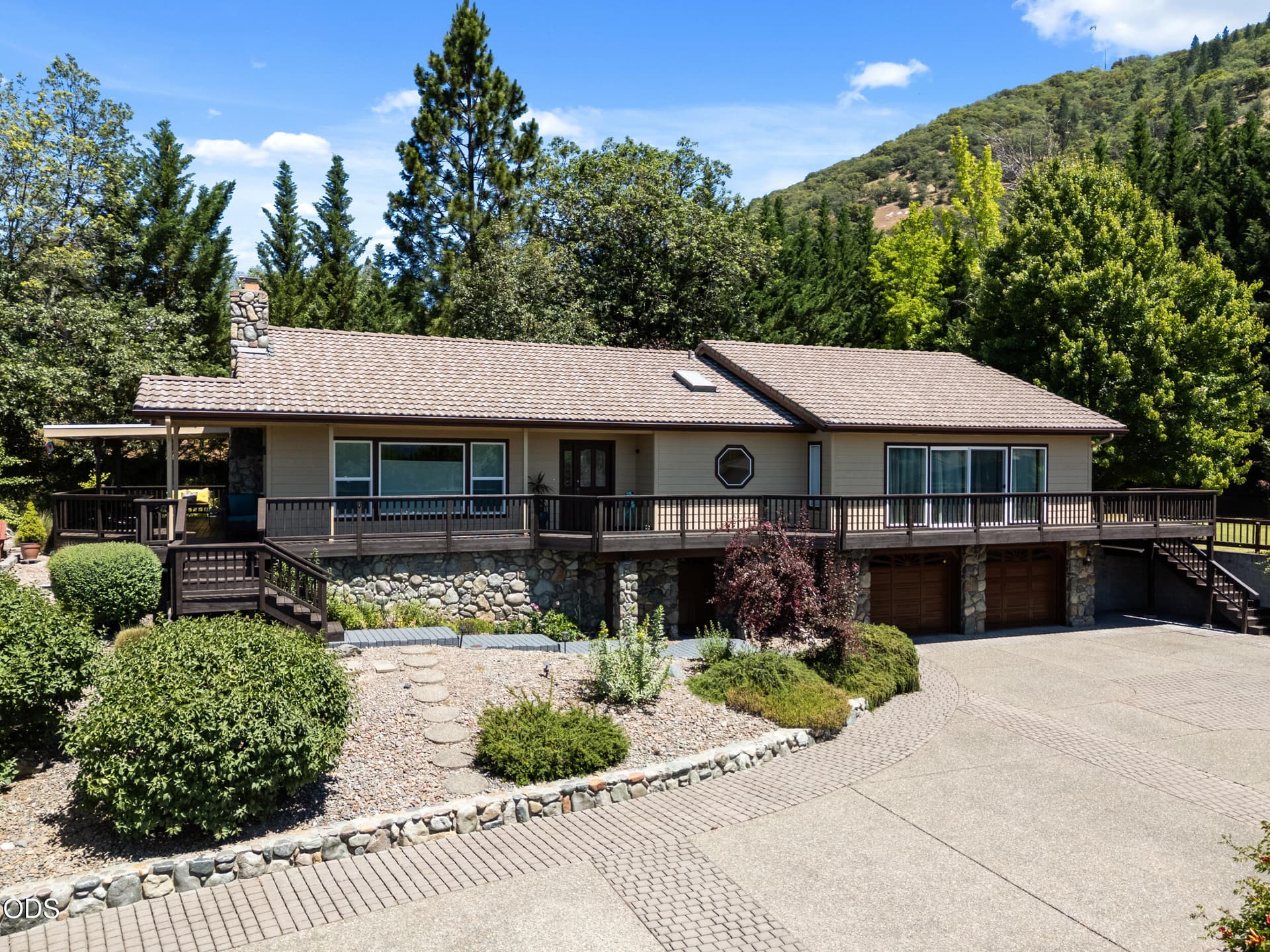 53_1438 ne sherman ln-drone-08. Photo 4 of 64, 1438 NE Sherman Lane, Grants Pass, OR 97526