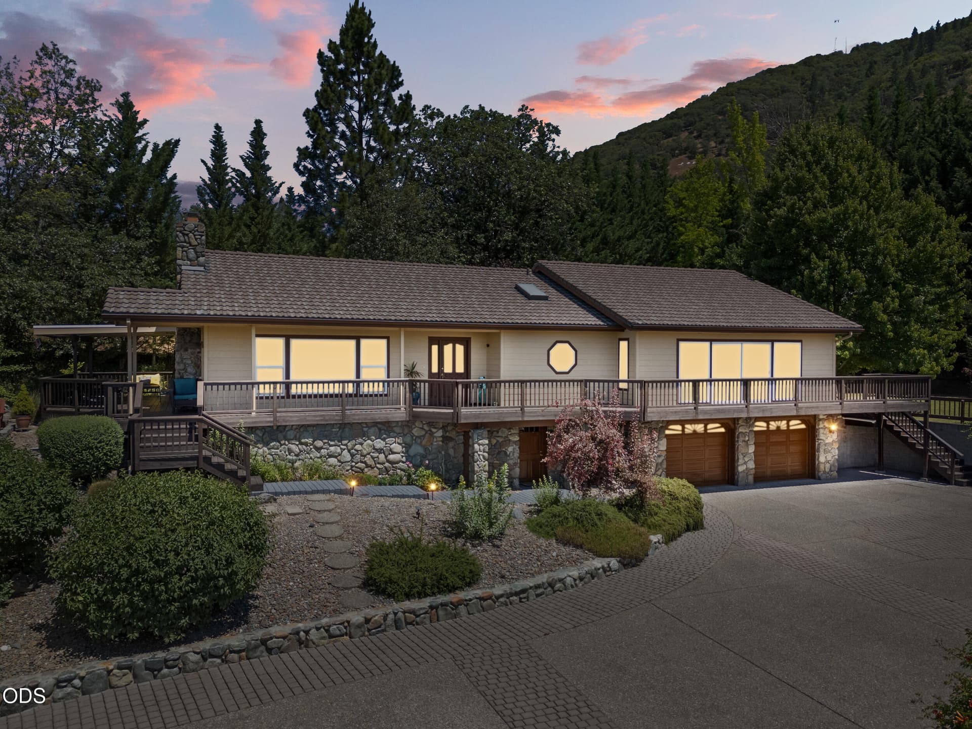 56_1438 ne sherman ln-twilight-01. Photo 1 of 64, 1438 NE Sherman Lane, Grants Pass, OR 97526