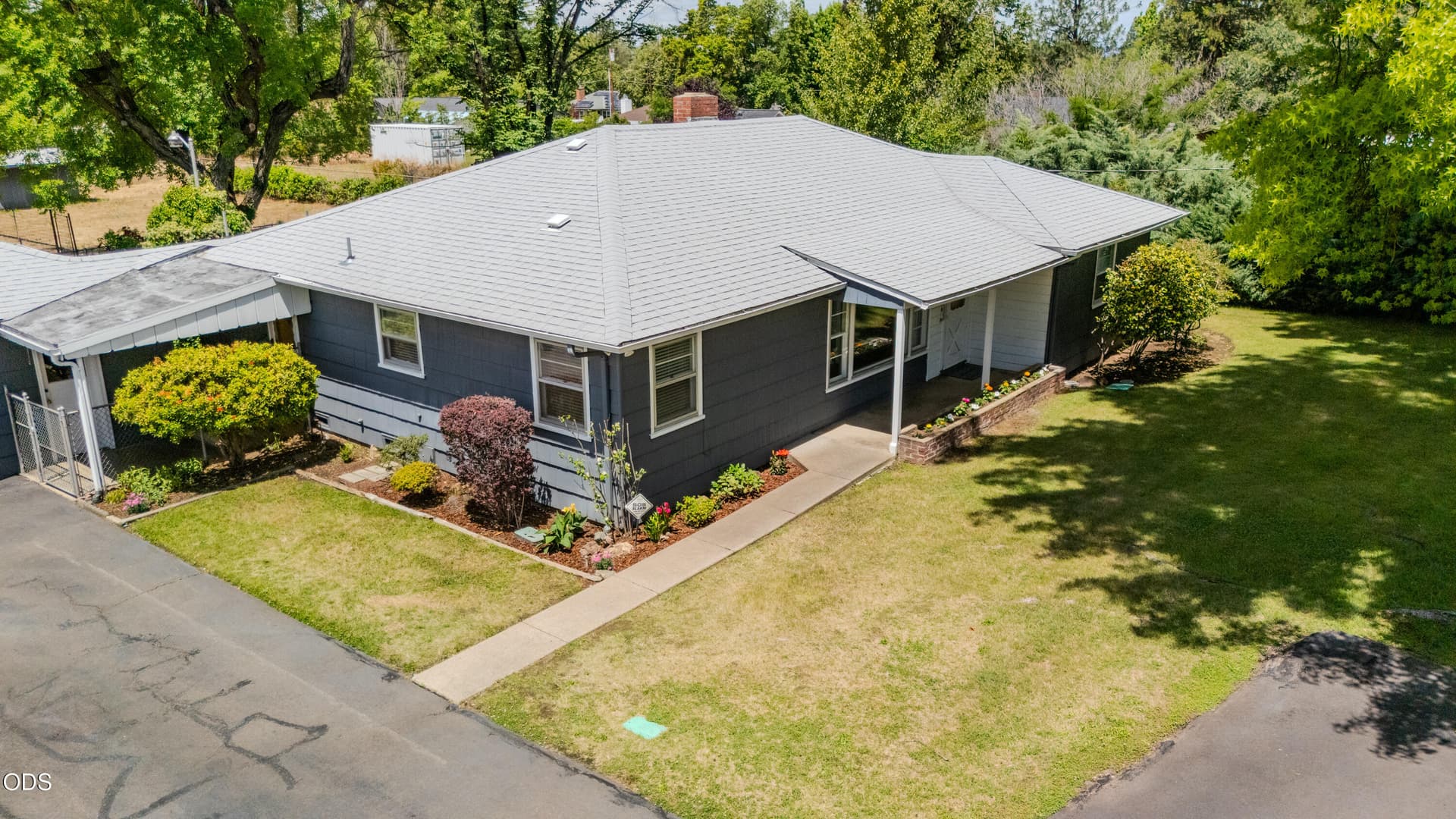 01-3. Photo 3 of 45, 1375 Crater Lake Avenue, Medford, OR 97504