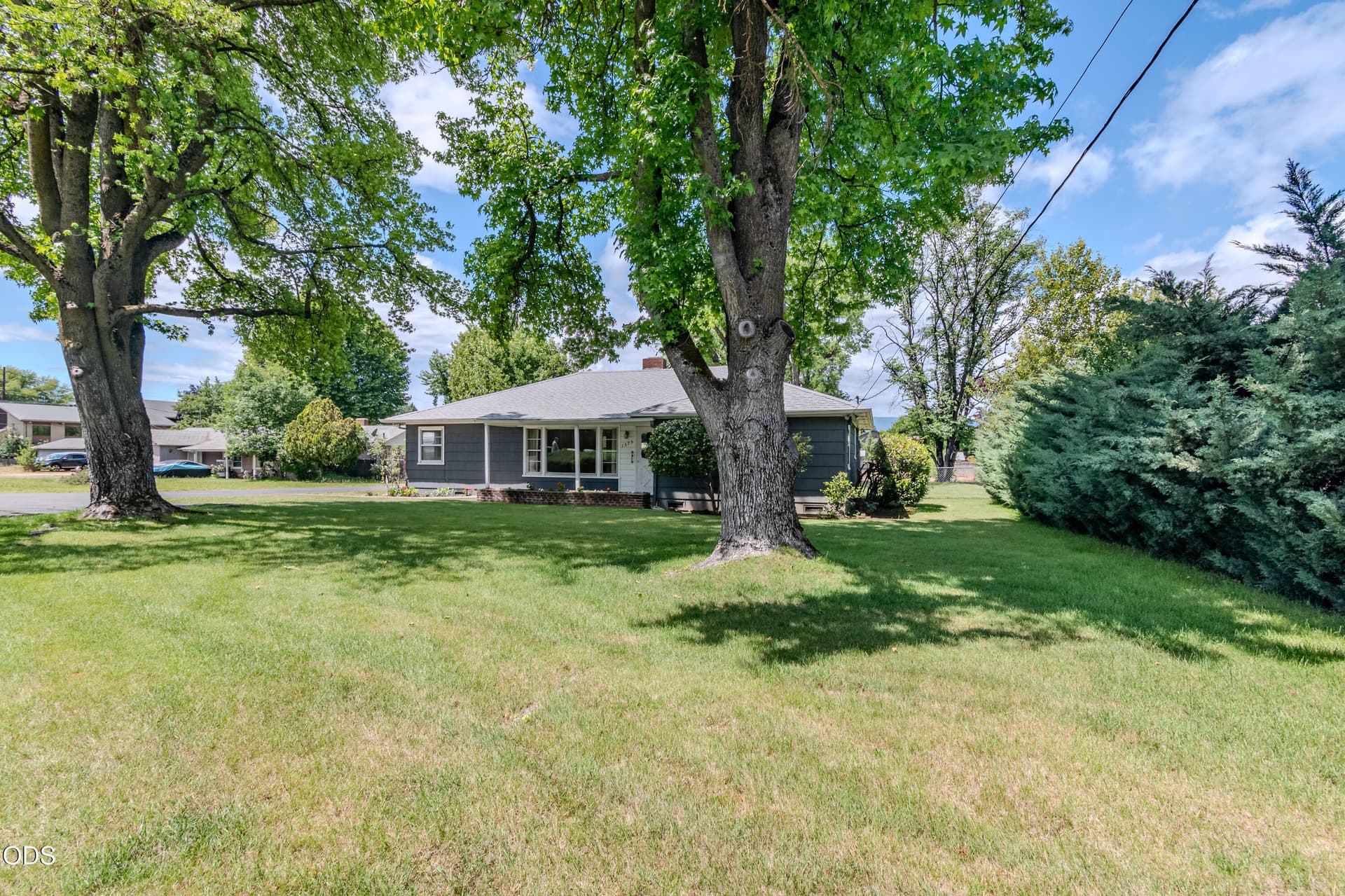 01-5. Photo 5 of 45, 1375 Crater Lake Avenue, Medford, OR 97504