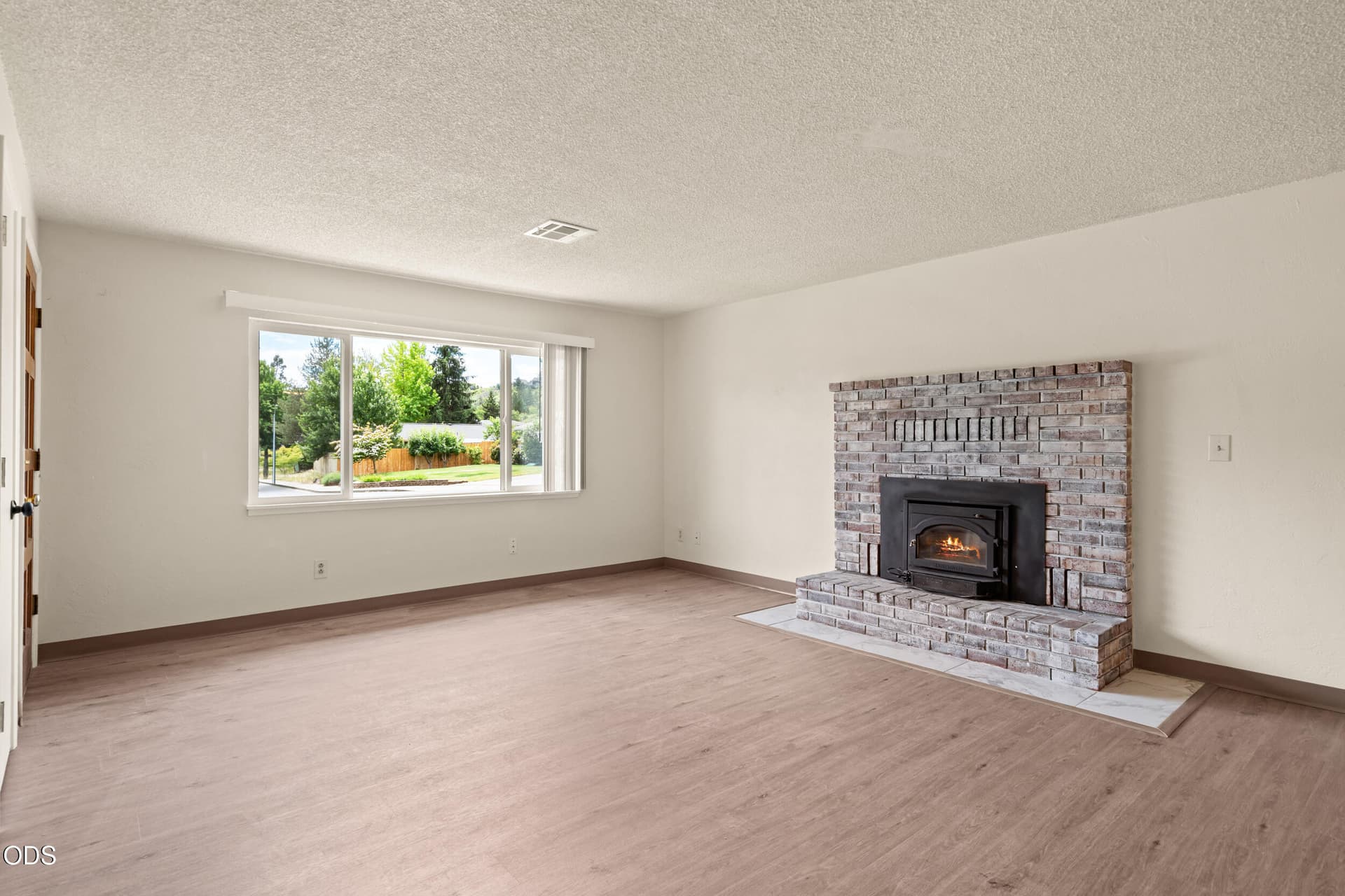 1950 nw michelle way-15. Photo 4 of 45, 1950 NW Michelle Way, Grants Pass, OR 97526