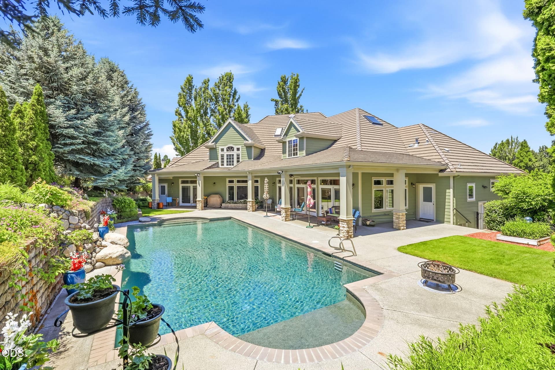 1. Photo 1 of 77, 631 Seventh Fairway Drive, Medford, OR 97504