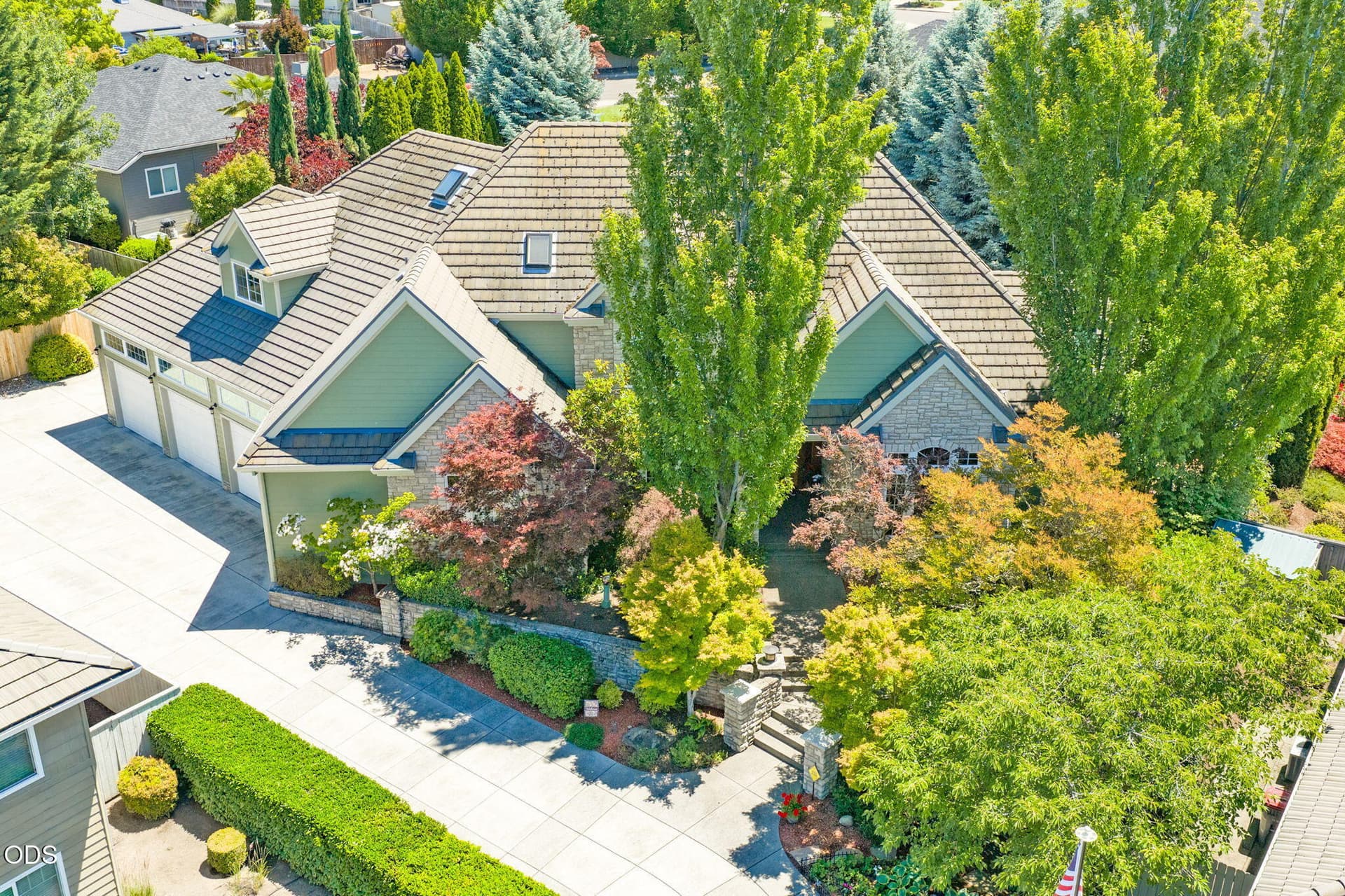 3. Photo 3 of 77, 631 Seventh Fairway Drive, Medford, OR 97504