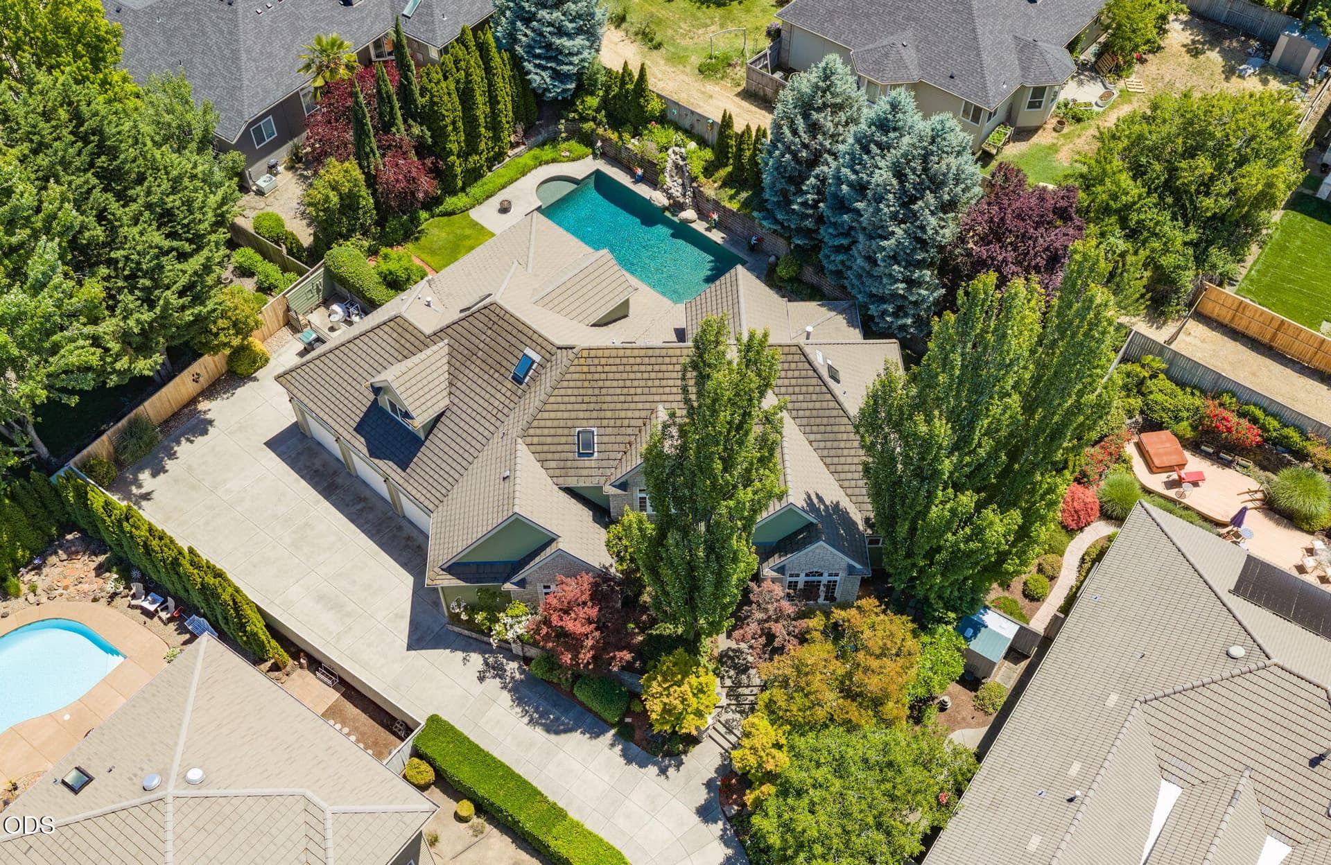 5. Photo 5 of 77, 631 Seventh Fairway Drive, Medford, OR 97504