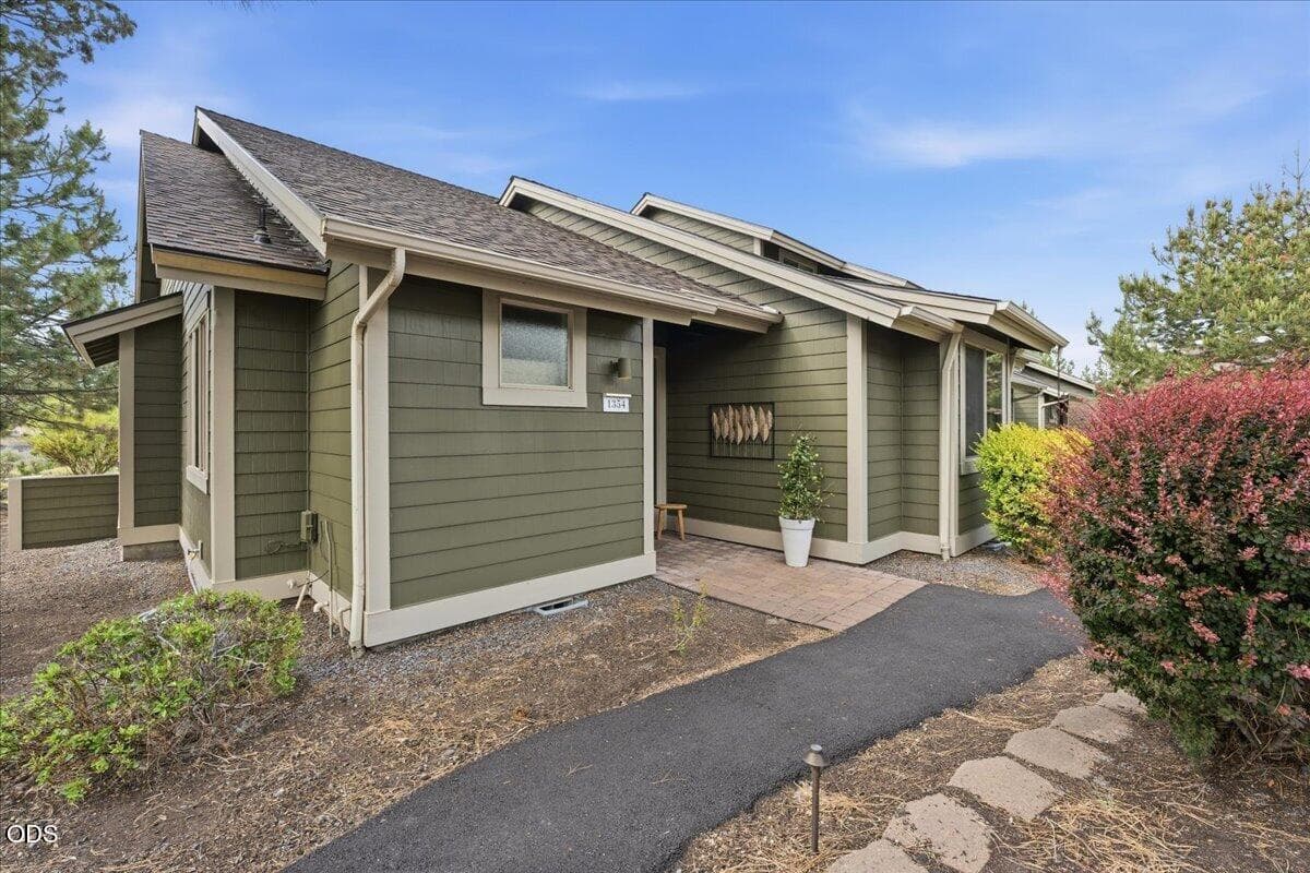 02-DSC04482. Photo 2 of 47, 1354 Highland View Loop, Redmond, OR 97756