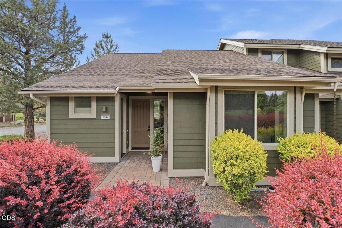 04-DSC04485_autoremove_38014302_autoremo. Photo 3 of 47, 1354 Highland View Loop, Redmond, OR 97756