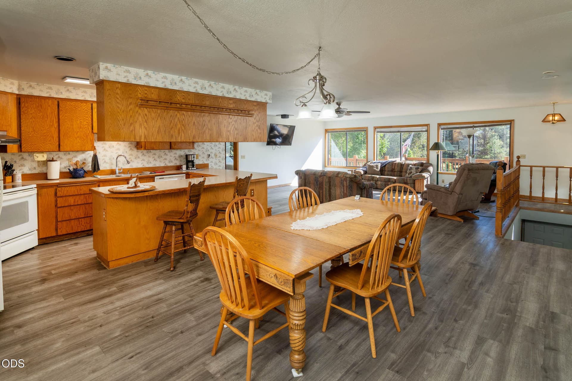 Dining Room. Photo 5 of 32, 52971 Bridge Drive, La Pine, OR 97739