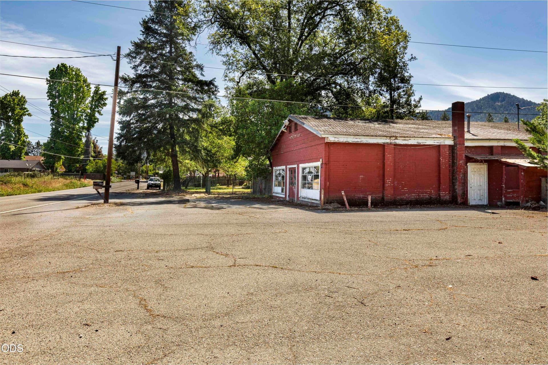 Shop side. Photo 3 of 17, 8622 E Evans Creek Road, Rogue River, OR 97537