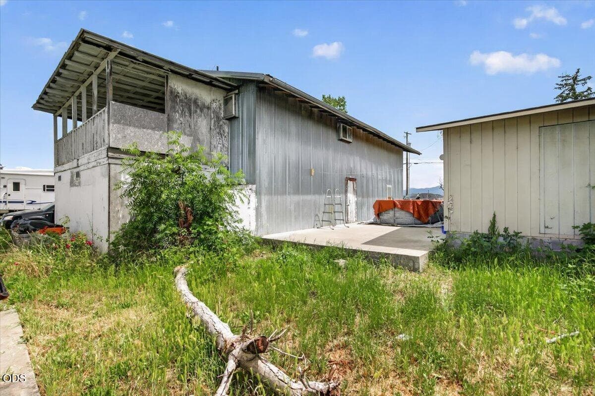 18-18. Photo 5 of 19, 1745 E Gregory, Central Point, OR 97502