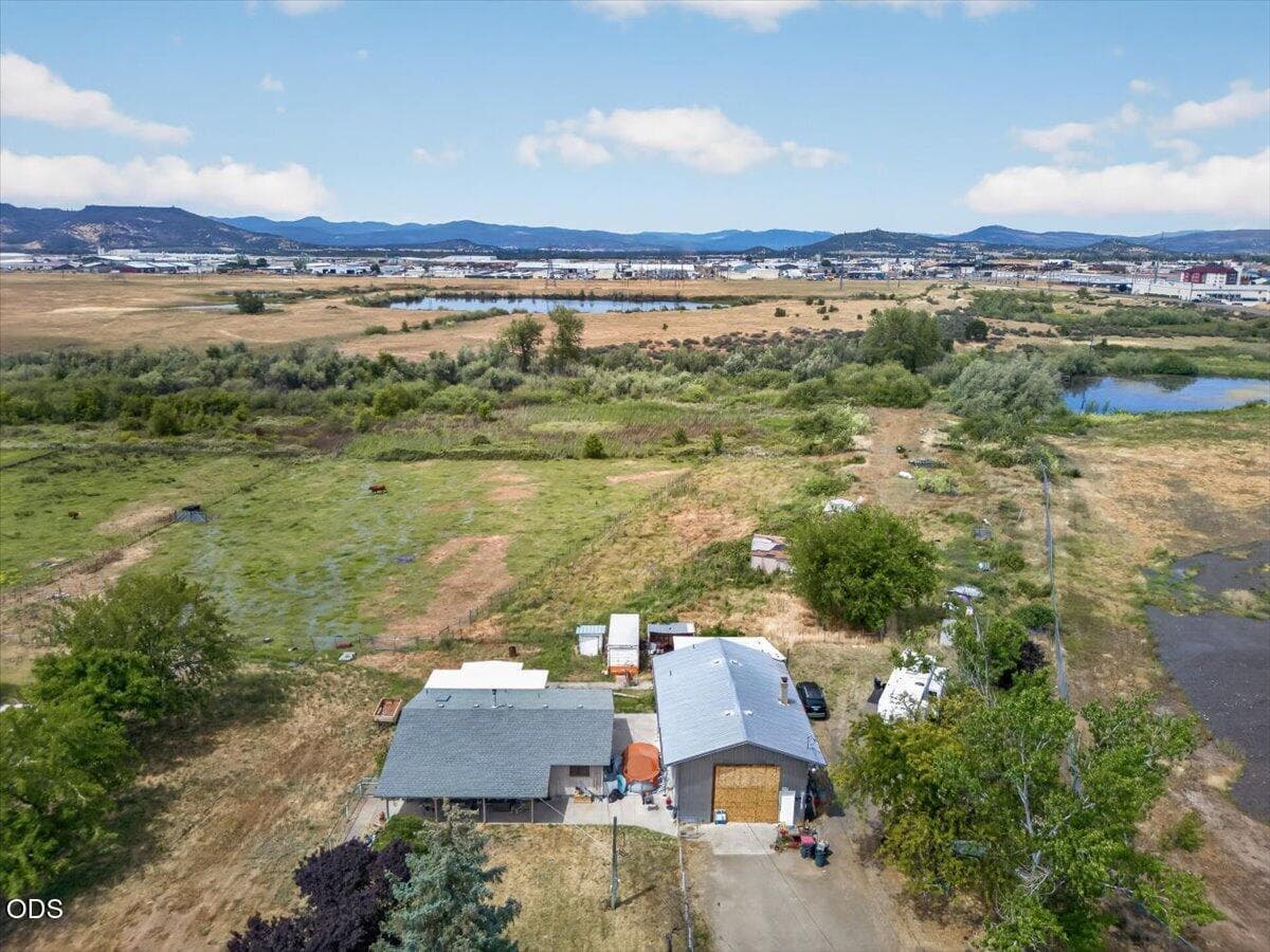 09-9. Photo 1 of 19, 1745 E Gregory, Central Point, OR 97502