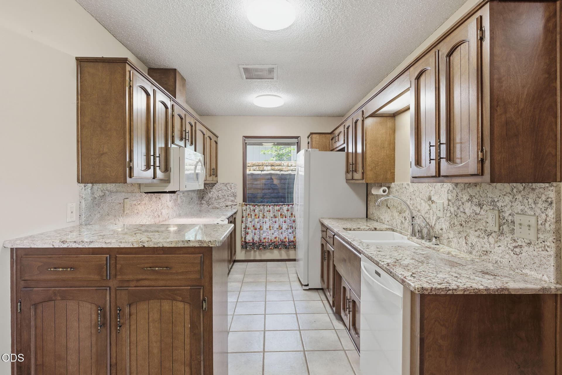 18-web-or-mls-1325-nw-lawnridge-ave. Photo 3 of 54, 1325 NW Lawnridge Avenue, Grants Pass, OR 97526