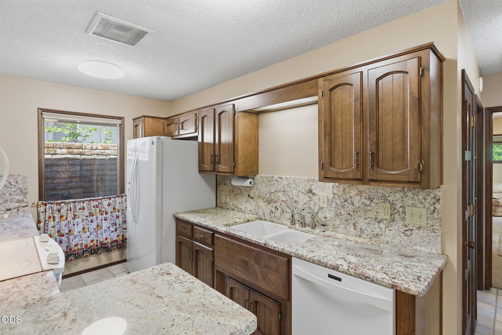 19-web-or-mls-1325-nw-lawnridge-ave. Photo 4 of 54, 1325 NW Lawnridge Avenue, Grants Pass, OR 97526