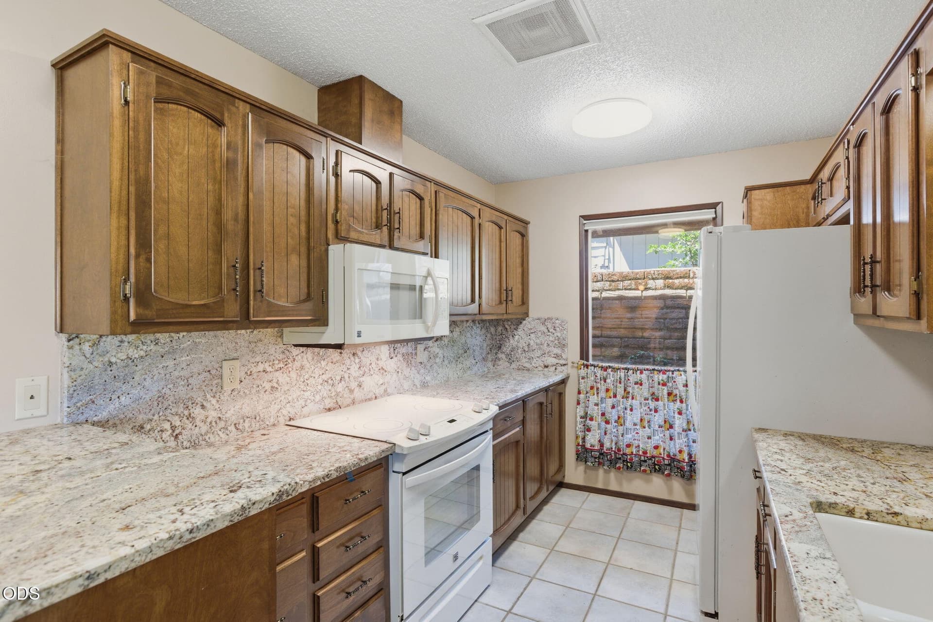 20-web-or-mls-1325-nw-lawnridge-ave. Photo 5 of 54, 1325 NW Lawnridge Avenue, Grants Pass, OR 97526