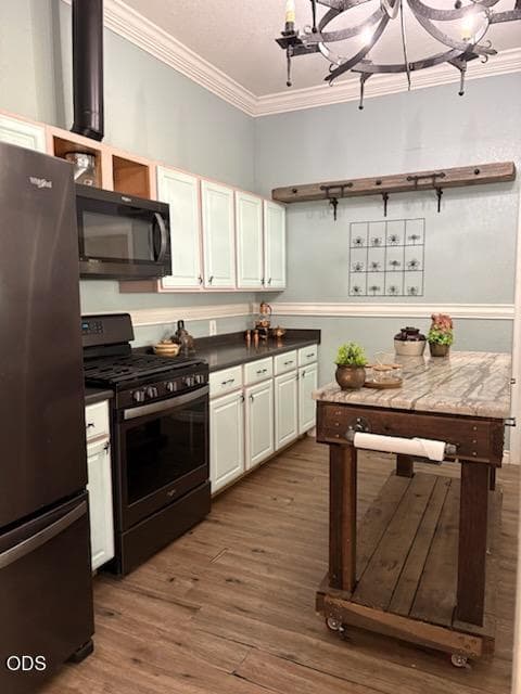 kitchen. Photo 5 of 27, 219 Gilbert Avenue, Glendale, OR 97442