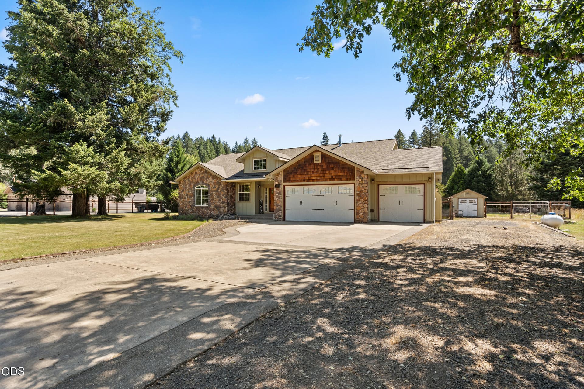 24_ 523 e forks cir, cave junction-23. Photo 2 of 53, 523 E Forks Circle, Cave Junction, OR 97523