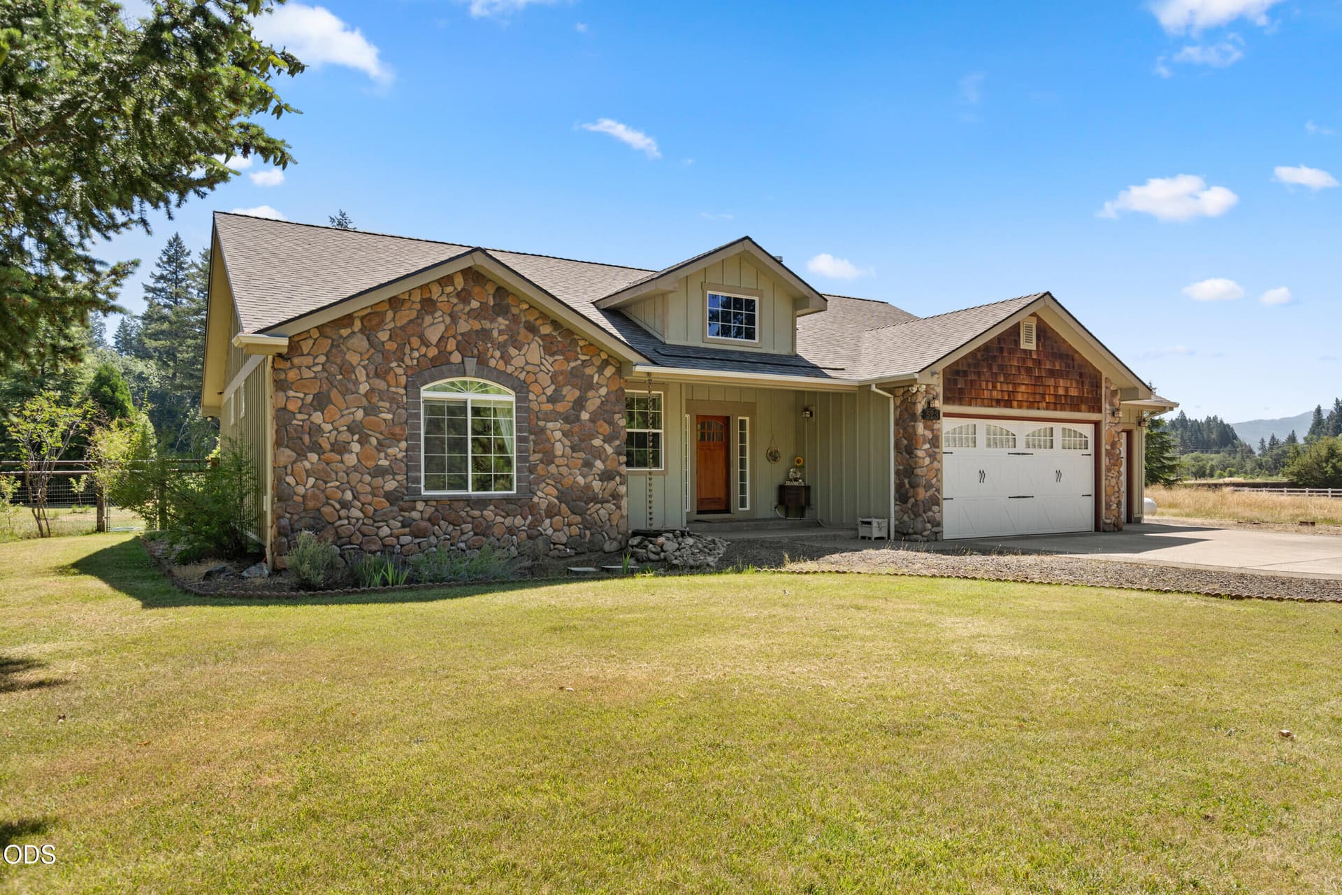 26_ 523 e forks cir, cave junction-26. Photo 4 of 53, 523 E Forks Circle, Cave Junction, OR 97523