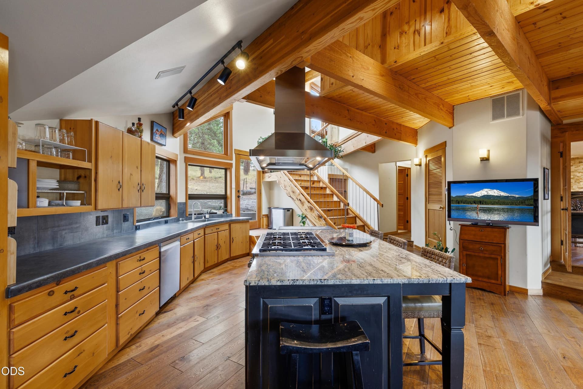 520A6126JennMontoyaPhotography. Photo 3 of 60, 63220 Johnson Road, Bend, OR 97703