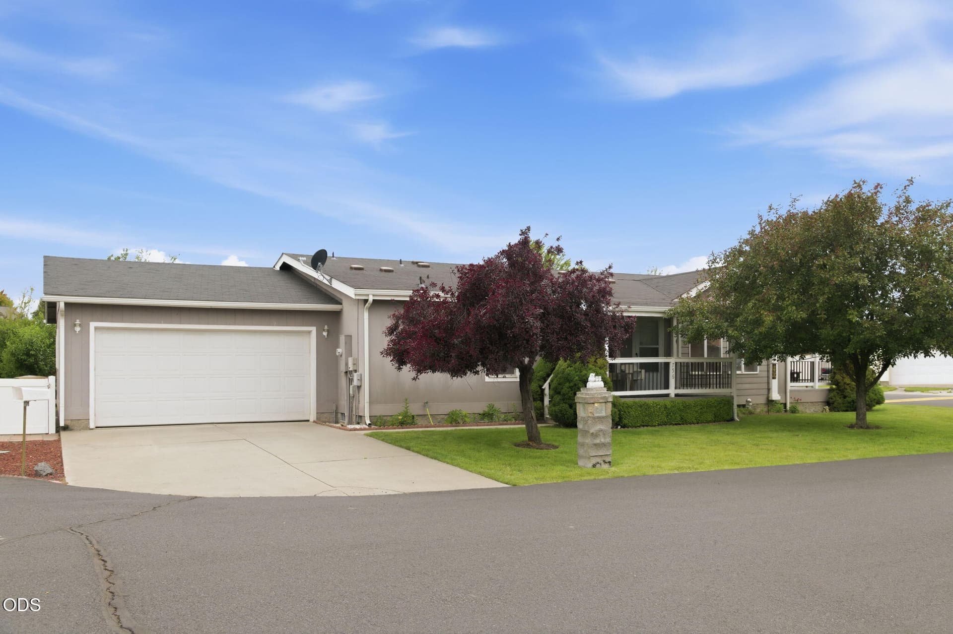 756 NE Sioux Court, Redmond. Photo 3 of 29, 756 NE Sioux Court, Redmond, OR 97756