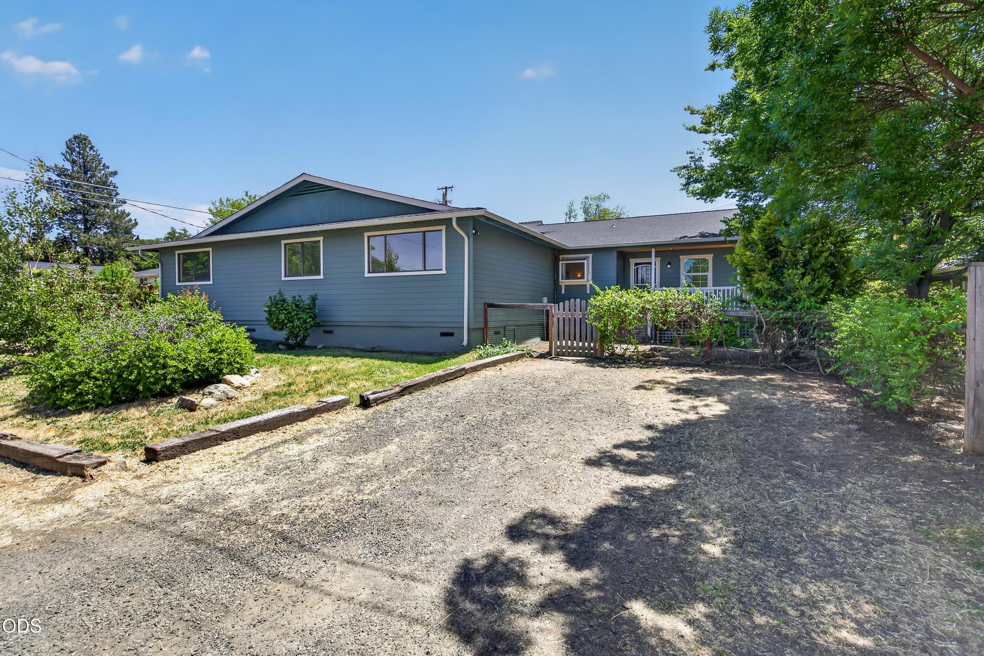 502 S B Street, Phoenix, OR 97535. Photo 3 of 27, 502 S B Street, Phoenix, OR 97535