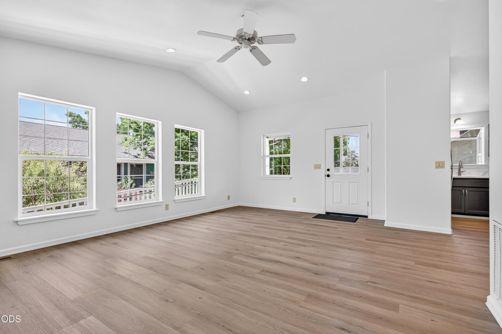 Living. Photo 4 of 27, 502 S B Street, Phoenix, OR 97535