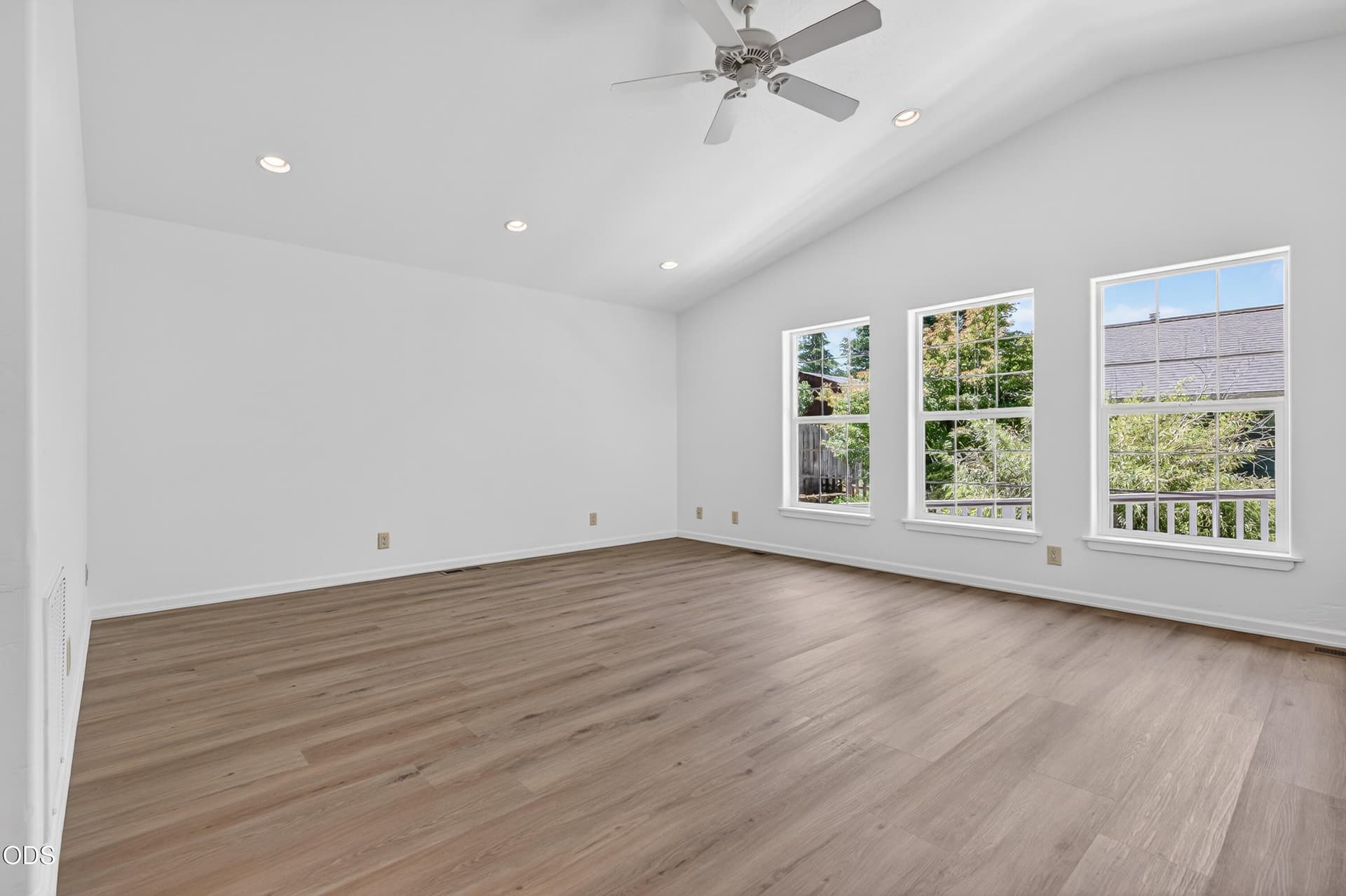 Living. Photo 5 of 27, 502 S B Street, Phoenix, OR 97535