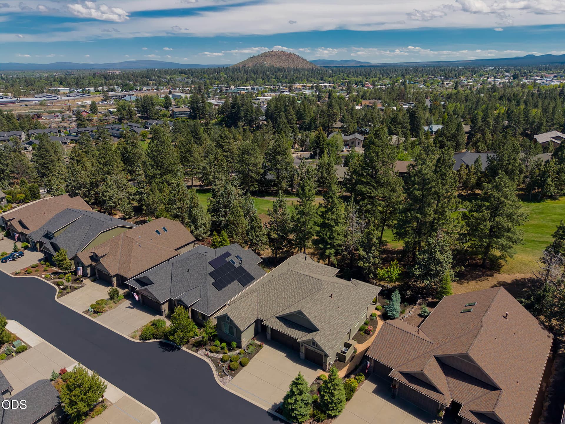 2533 NW Pine Terrace Dr 2. Photo 2 of 71, 2533 NW Pine Terrace Drive, Bend, OR 97703