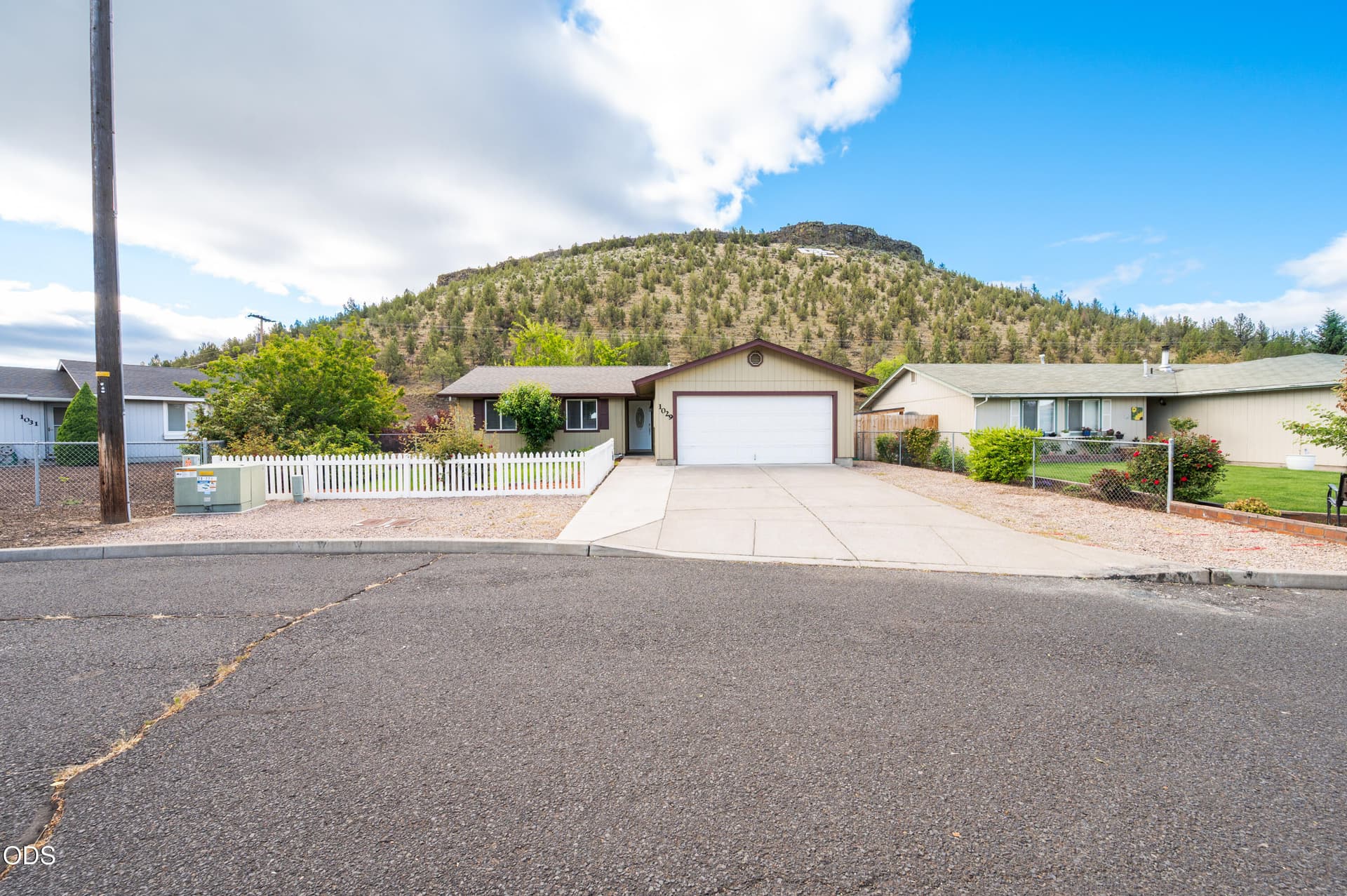 1029AlgonquainLp-1. Photo 2 of 52, 1029 SE Algonquian Loop, Prineville, OR 97754