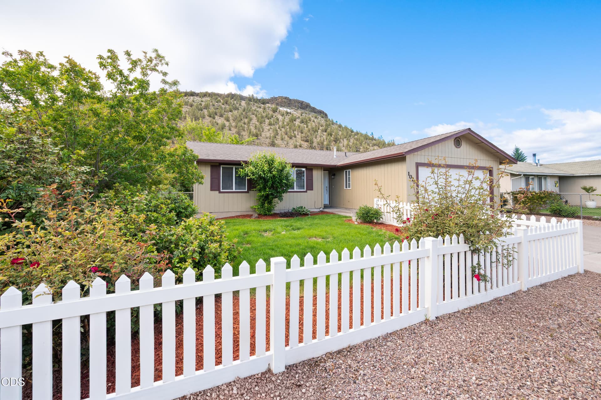 1029AlgonquainLp-4. Photo 3 of 52, 1029 SE Algonquian Loop, Prineville, OR 97754