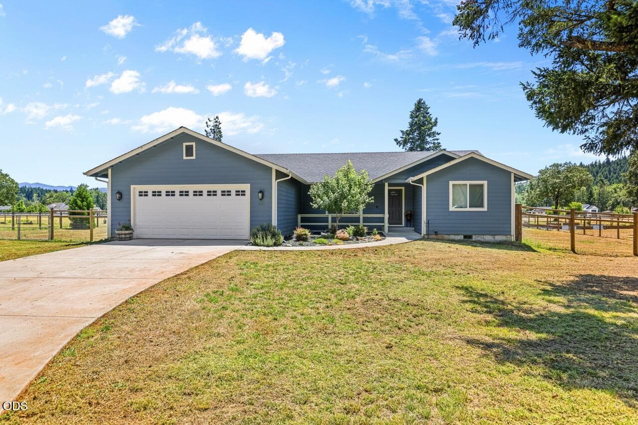 EP1A4755 Large. Photo 1 of 32, 531 Schumacher Street, Cave Junction, OR 97523