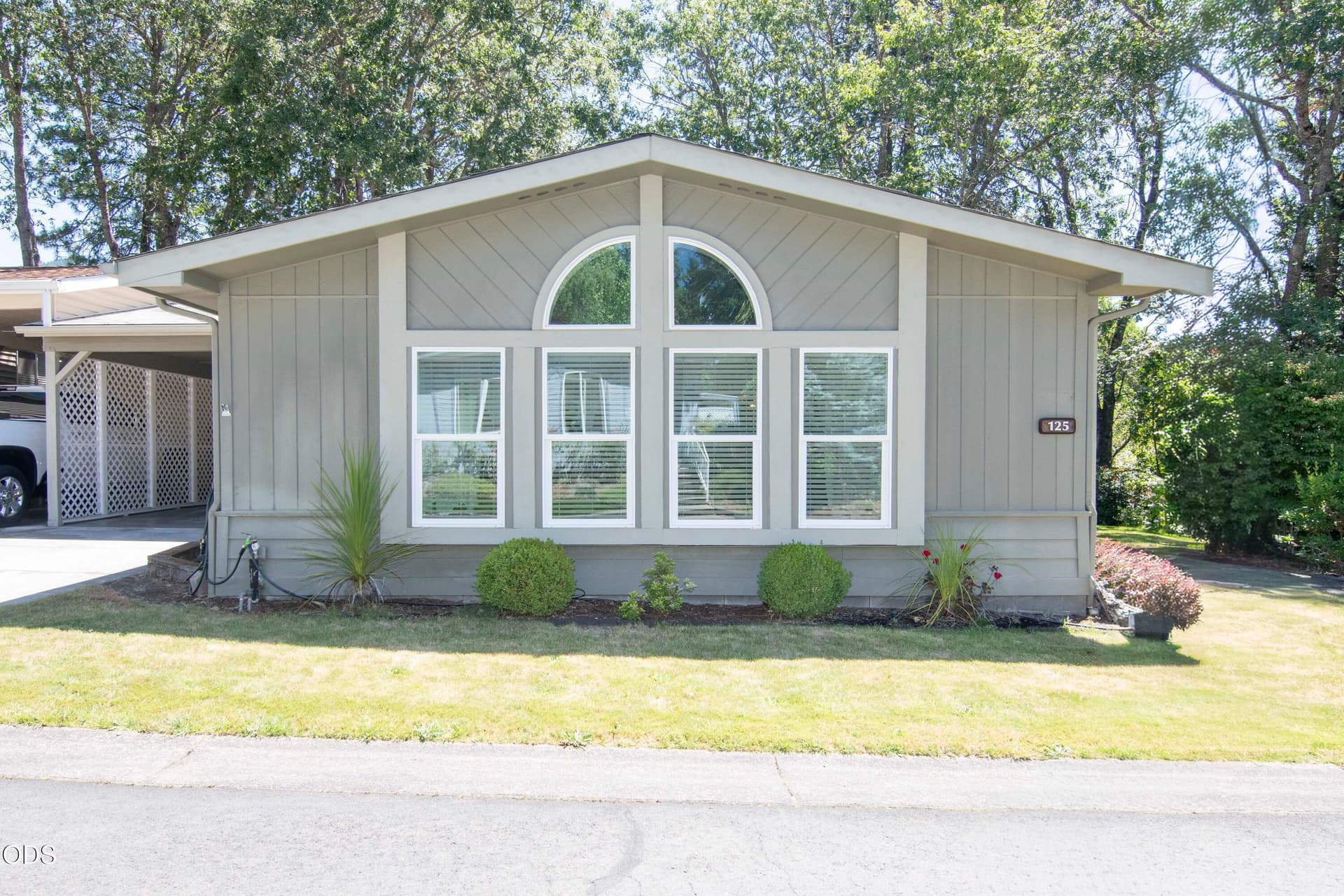 Front View. Photo 2 of 35, 125 NW Wrightwood Circle, Grants Pass, OR 97526