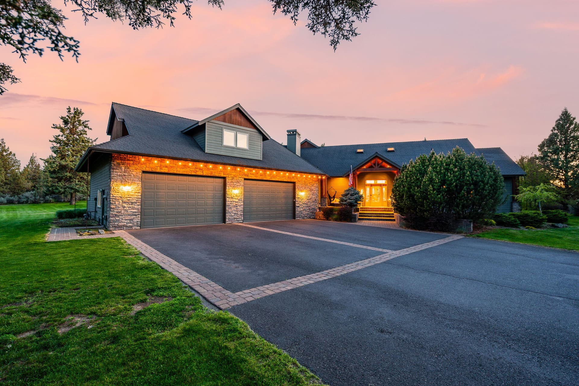 1-web-or-mls-5-6-25 20960 Royal Oak Cir. Photo 2 of 94, 20960 Royal Oak Circle, Bend, OR 97701