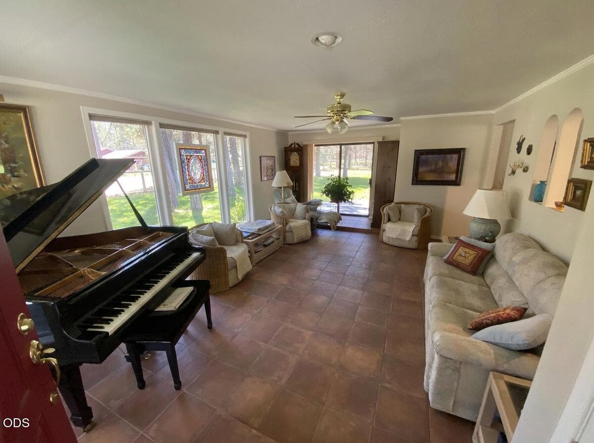 Great Entry Room. Photo 3 of 26, 15634 Ponderosa Lane, Sisters, OR 97759