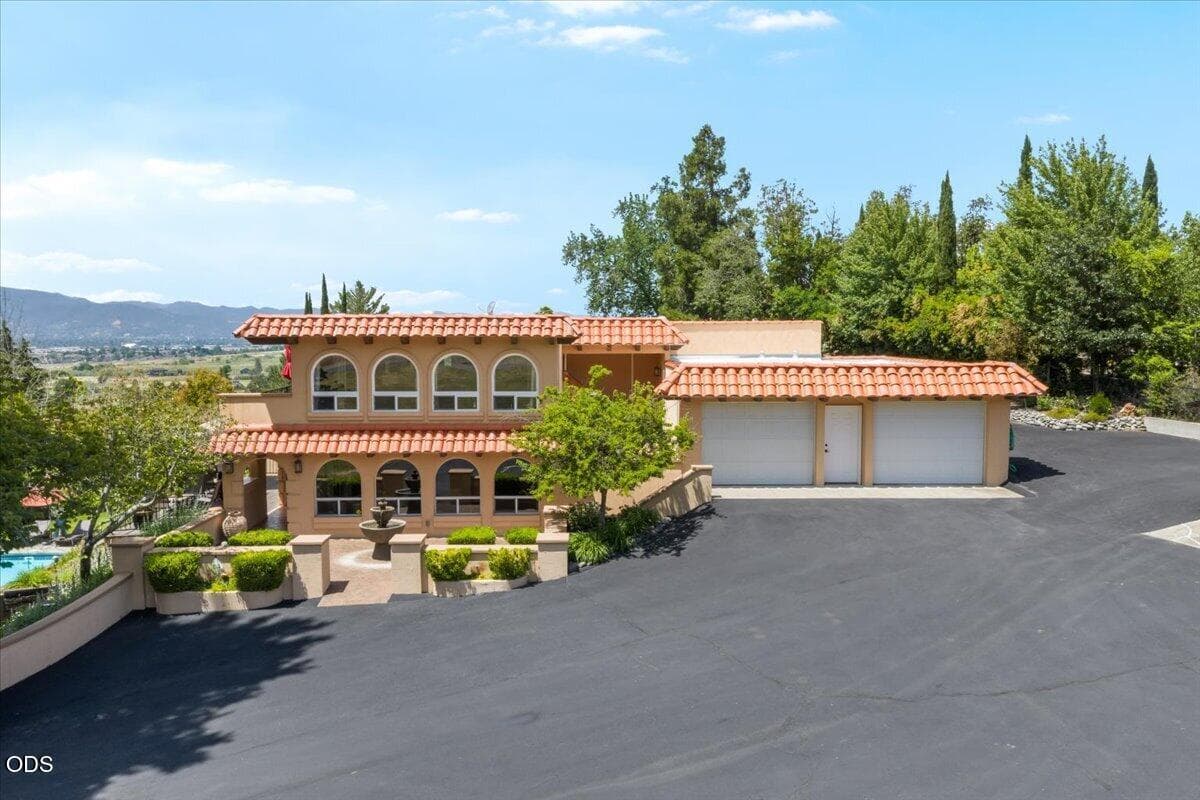 1. Photo 2 of 65, 3752 Devils Garden Road, Medford, OR 97504