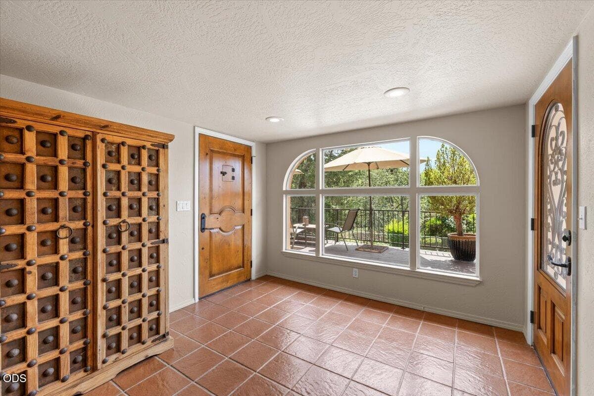 5. Photo 5 of 65, 3752 Devils Garden Road, Medford, OR 97504