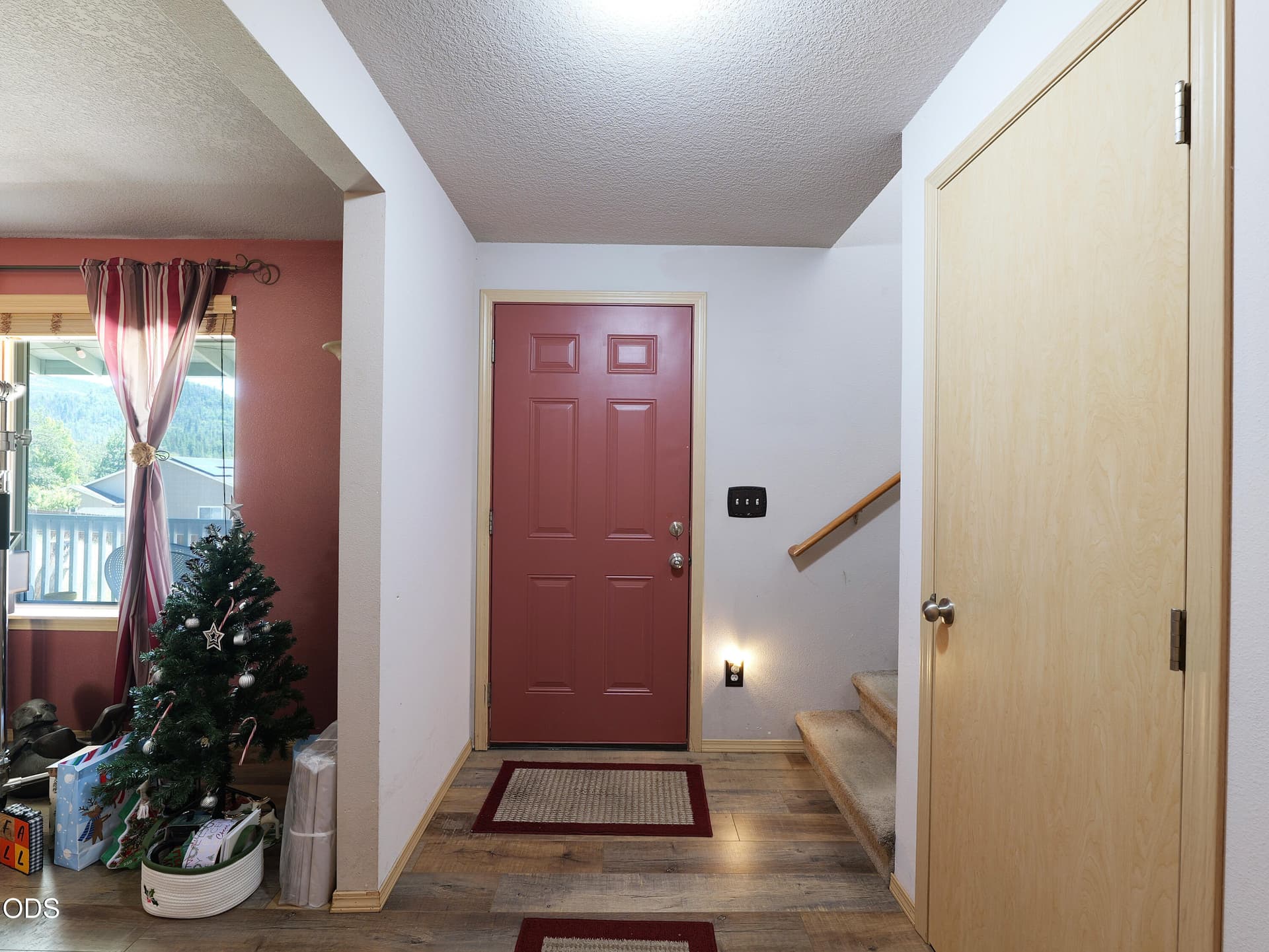 Entry. Photo 4 of 51, 10 Quail Run Drive, Shady Cove, OR 97539