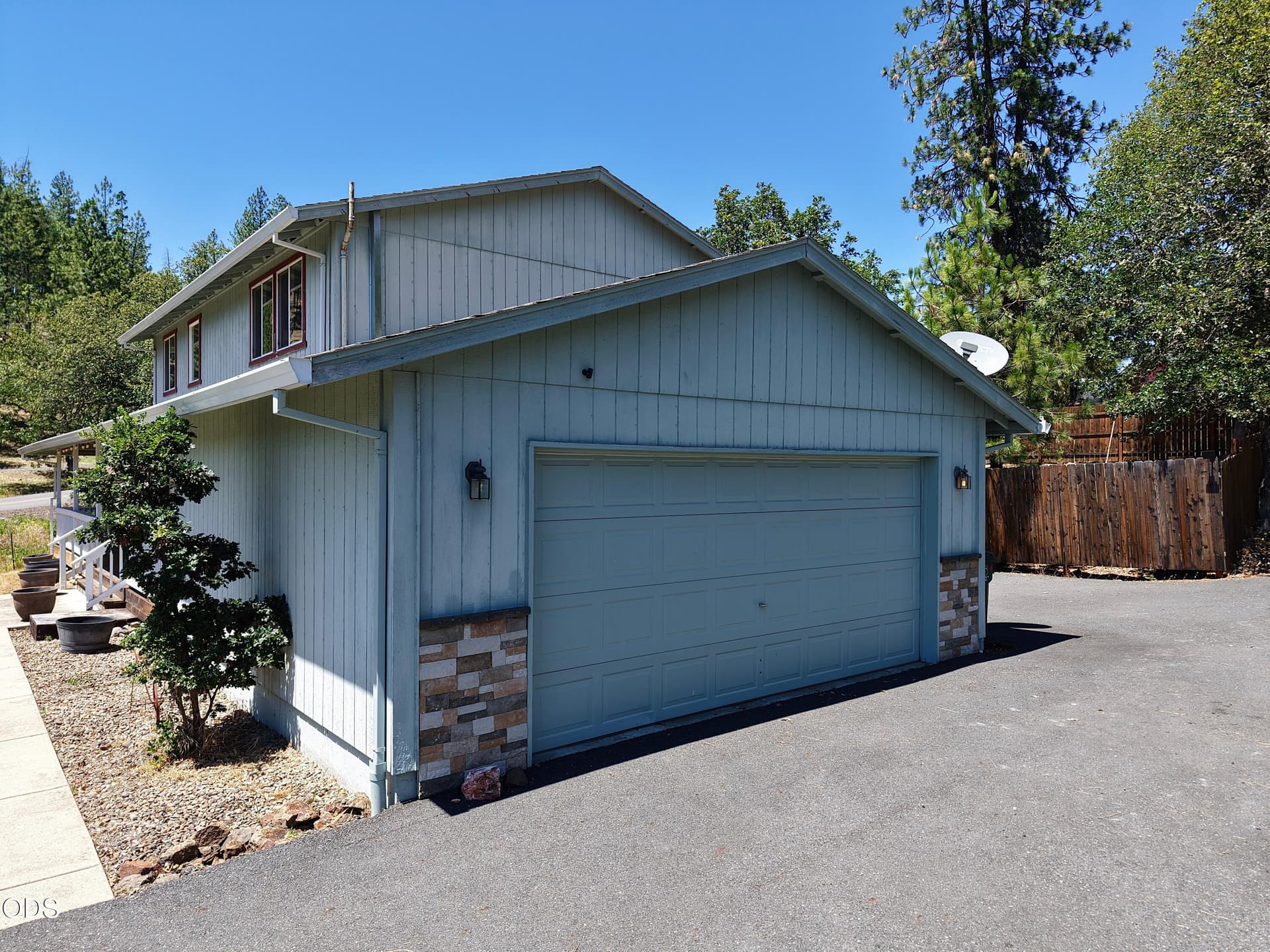 Garage. Photo 2 of 51, 10 Quail Run Drive, Shady Cove, OR 97539