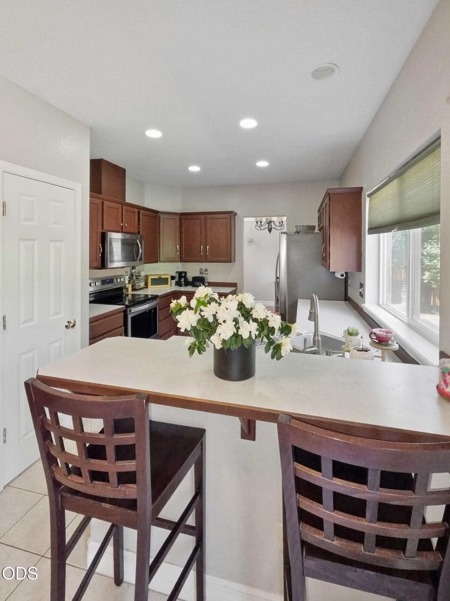 Breakfast Bar. Photo 3 of 22, 919 NW Oak Lane, Redmond, OR 97756