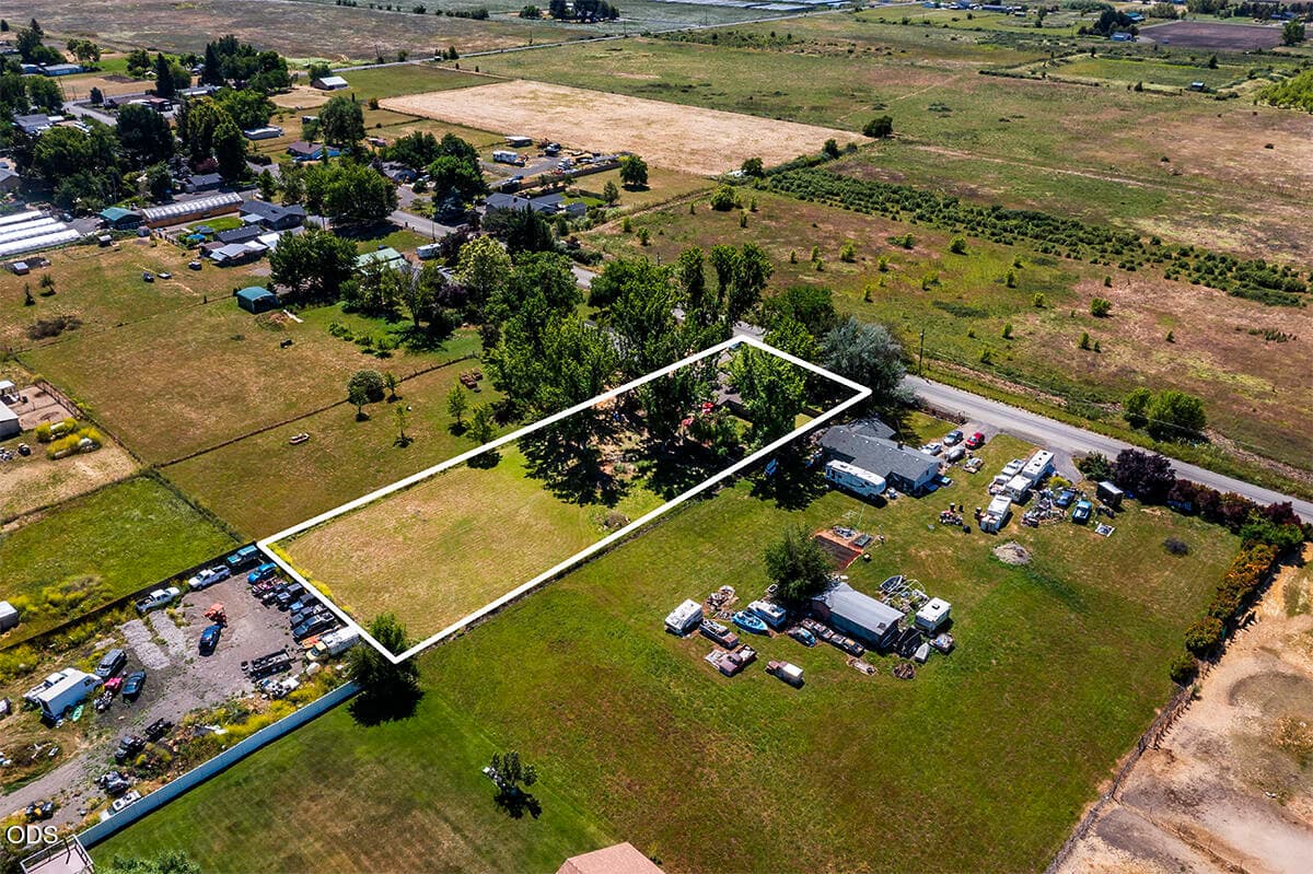3. Photo 3 of 26, 2705 Randall Avenue, Central Point, OR 97502