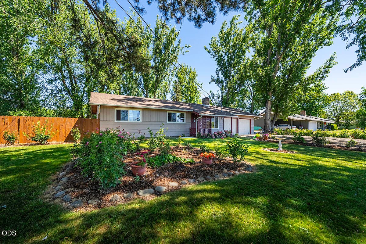 8. Photo 1 of 26, 2705 Randall Avenue, Central Point, OR 97502