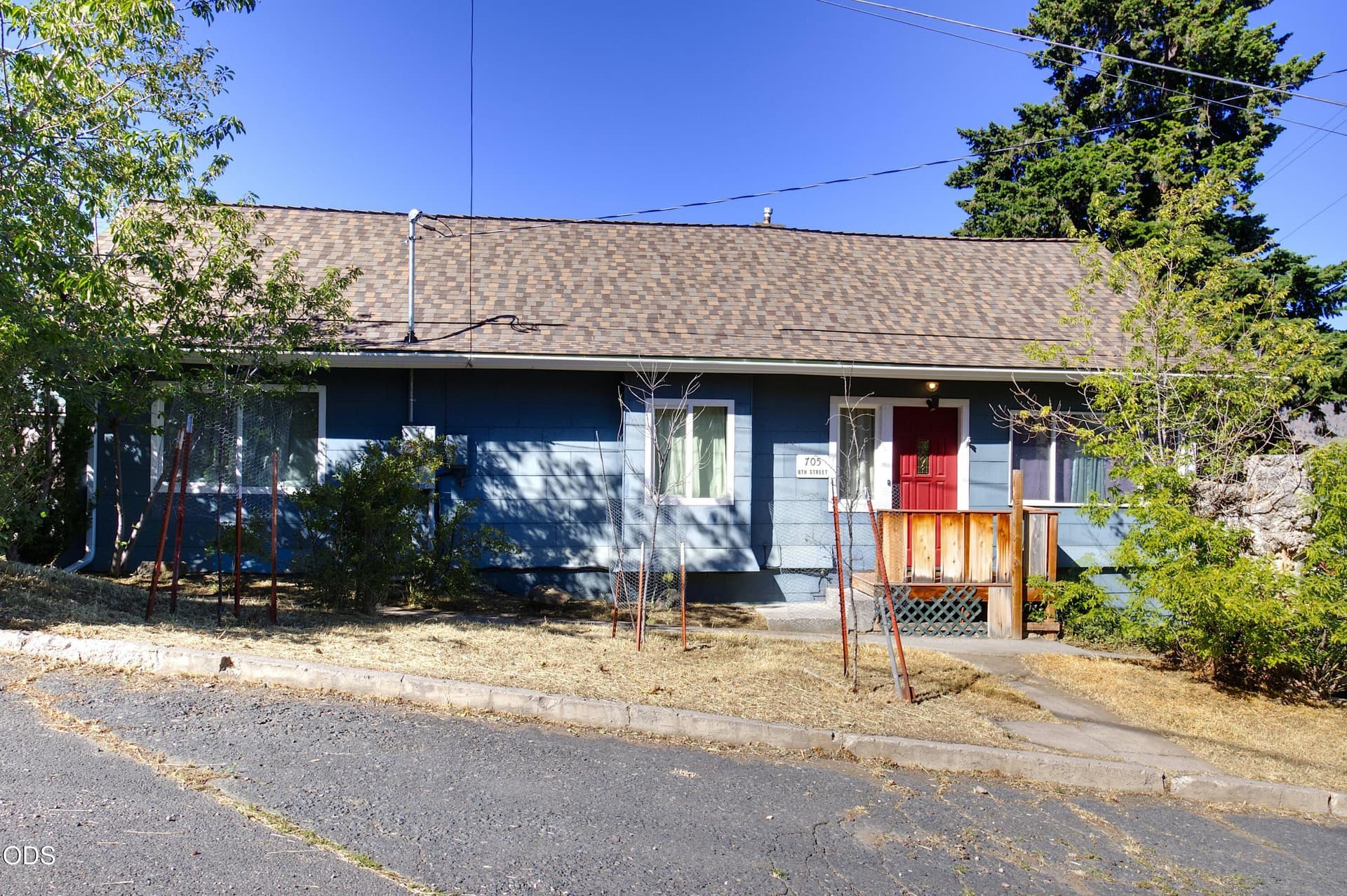 1. Photo 1 of 20, 705 N 8th, Klamath Falls, OR 97601