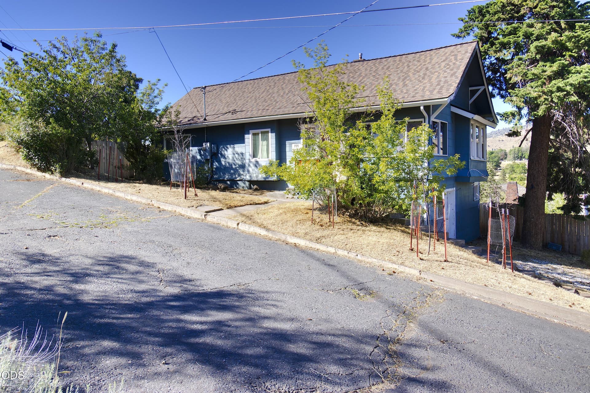 2. Photo 3 of 20, 705 N 8th, Klamath Falls, OR 97601