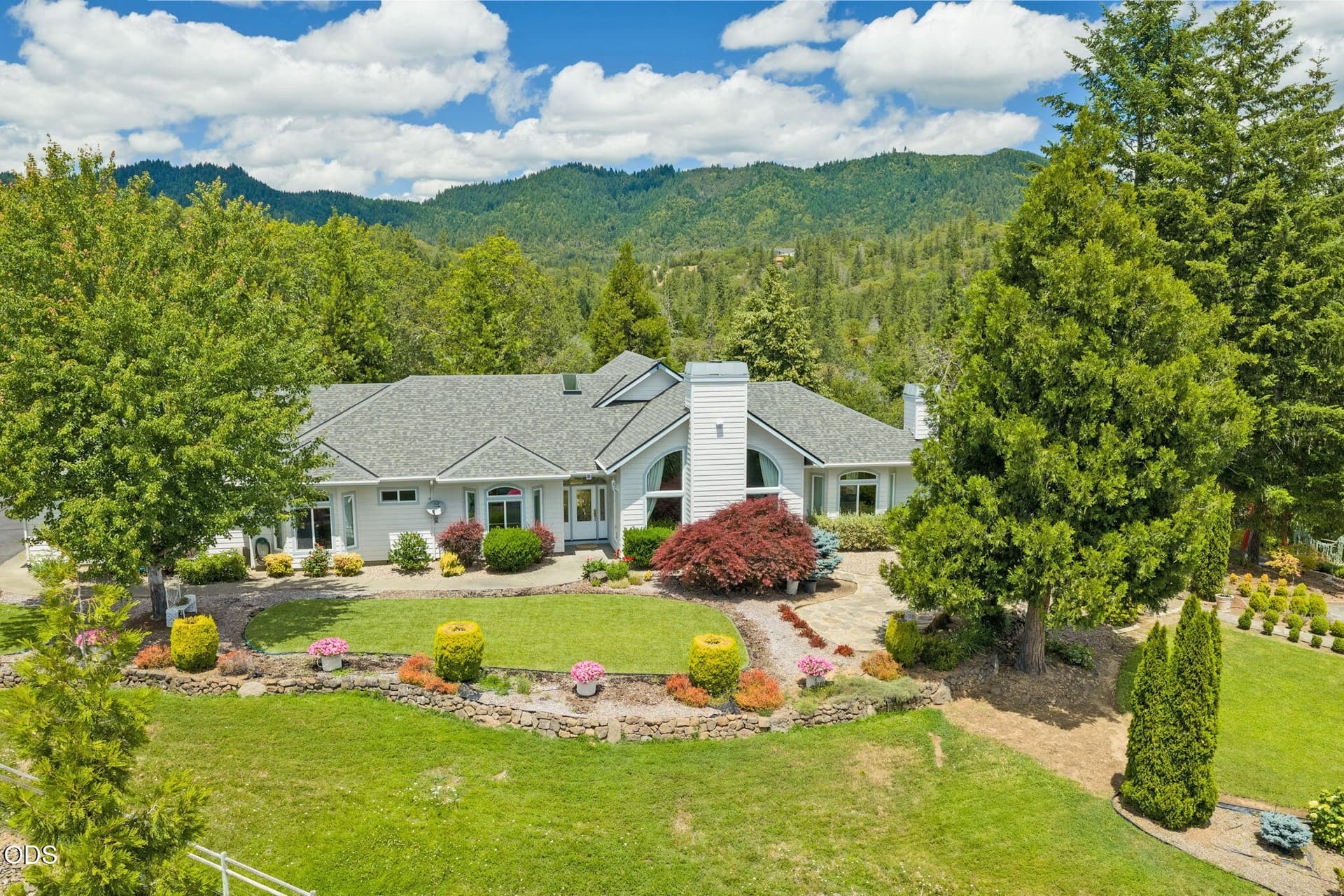 ApxJW00002. Photo 1 of 73, 764 Jess Way, Grants Pass, OR 97526