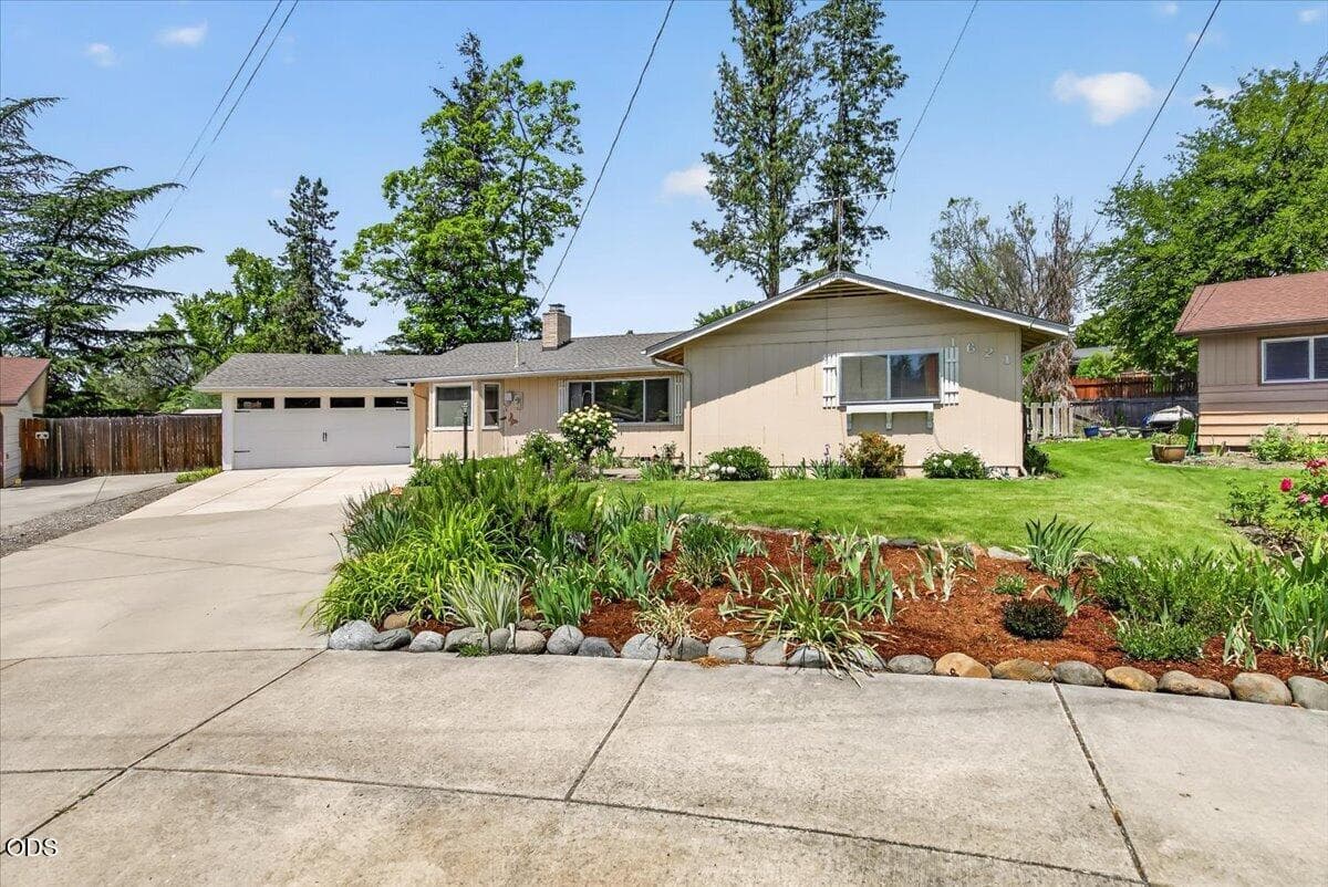 03-3. Photo 1 of 35, 1621 Gayety Lane, Medford, OR 97504