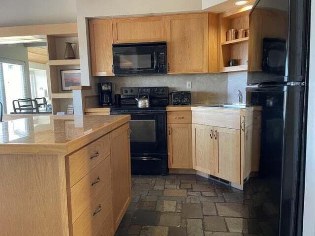 20230329131515276257000000-o. Photo 4 of 75, 1844 Redtail Hawk Drive Unit RV55J, Redmond, OR 97756