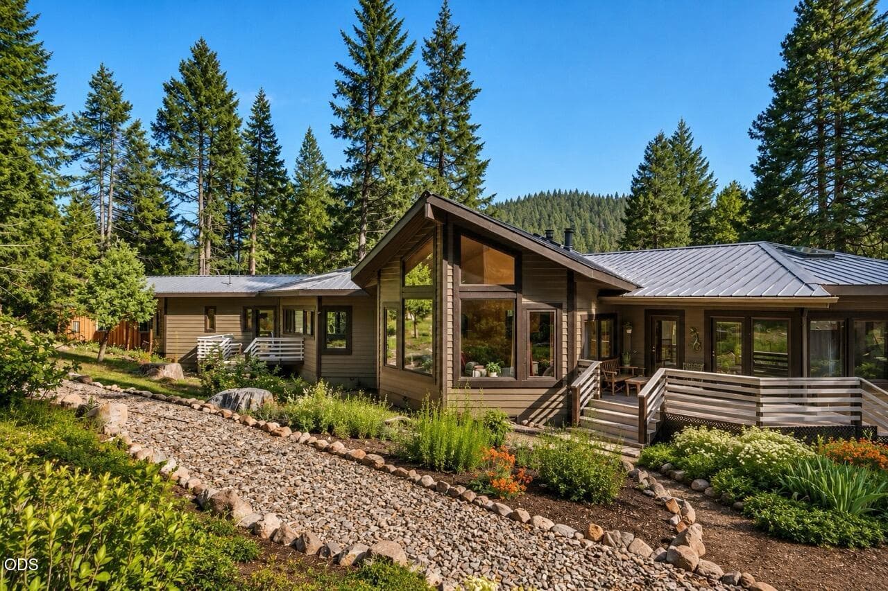 10568254-8638-4401-A954-A8DBF68D2D4D Lar. Photo 2 of 71, 24041 Highway 140, Eagle Point, OR 97524