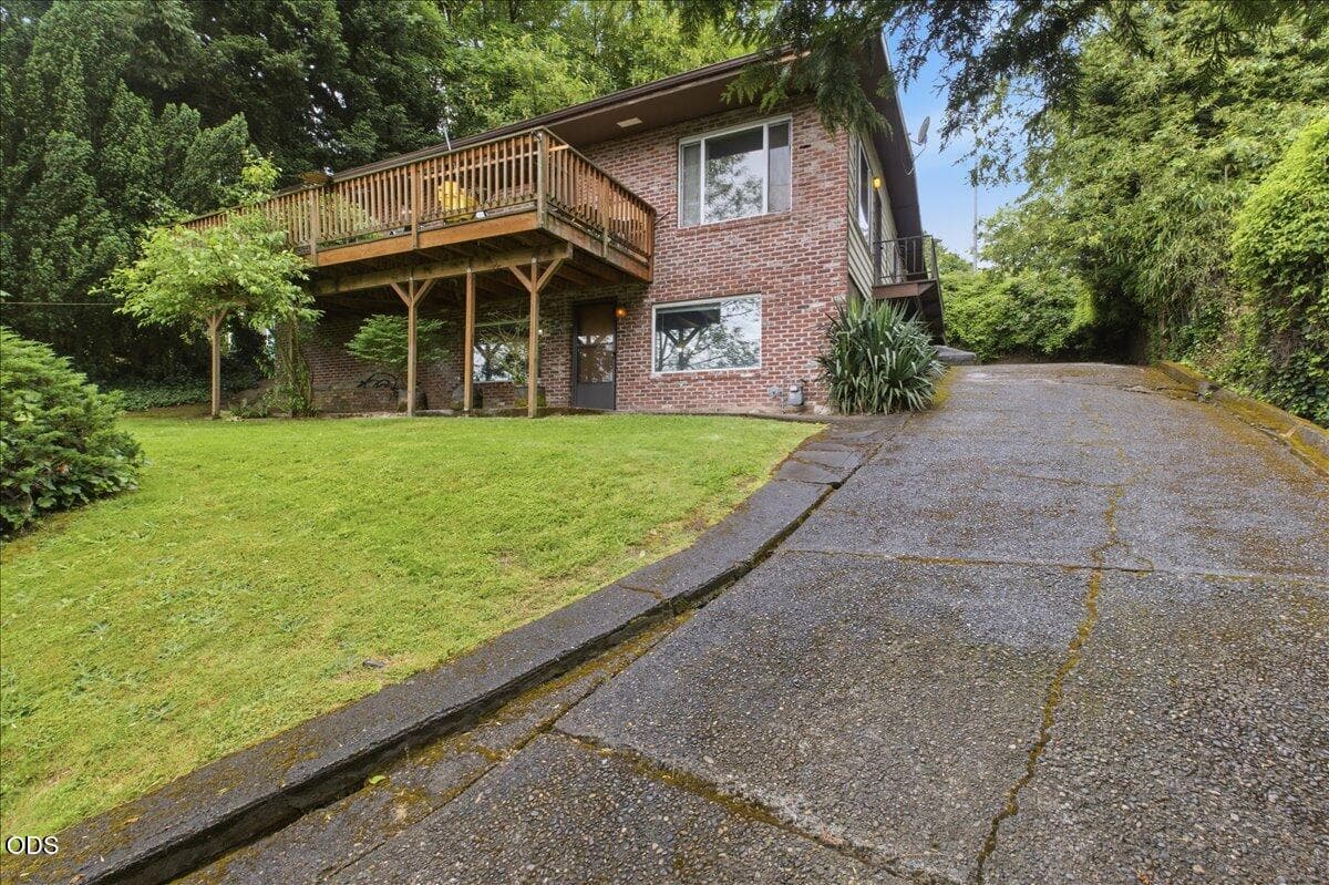 102. Photo 3 of 34, 7339 S Corbett Avenue, Portland, OR 97219
