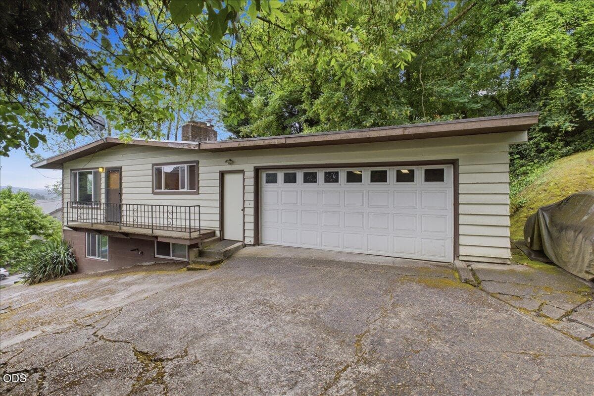 103. Photo 4 of 34, 7339 S Corbett Avenue, Portland, OR 97219