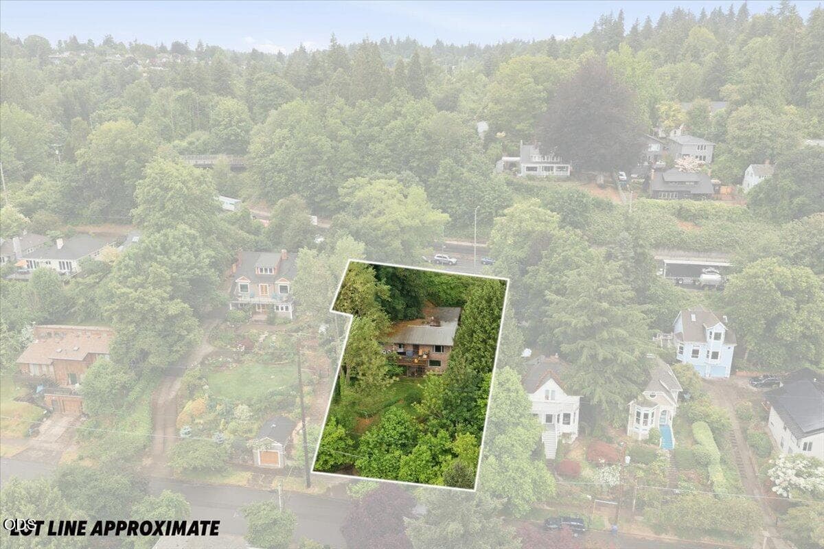 104. Photo 5 of 34, 7339 S Corbett Avenue, Portland, OR 97219