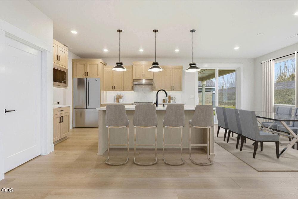 SL68-Shasta-T-Classic-Kitchen. Photo 3 of 22, 3067 NE Brownstone Place, Bend, OR 97701
