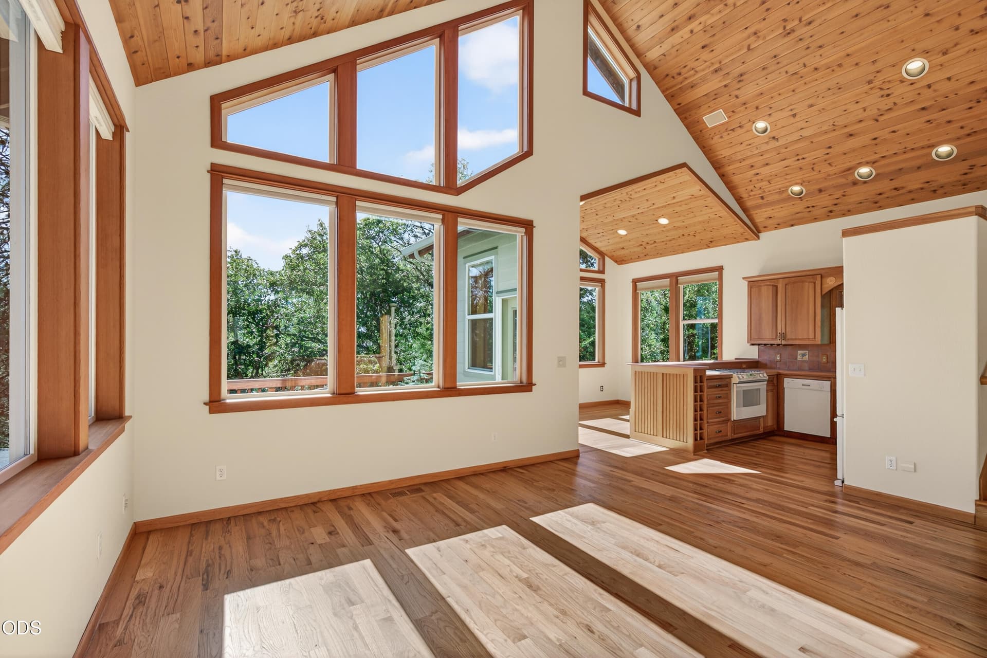 307 Hillcrest Street, Ashland, OR 97520. Photo 3 of 40, 307 Hillcrest Street, Ashland, OR 97520